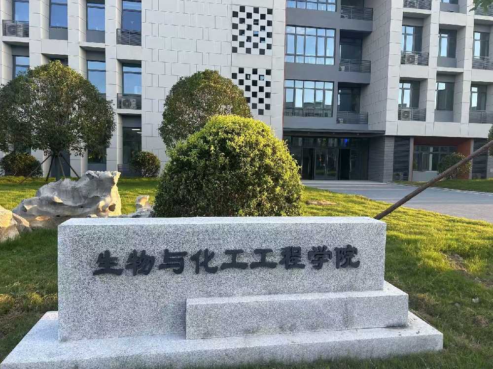 沈河区扬州职业大学体育场高杆灯项目